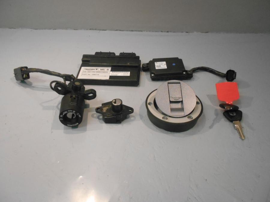 Framsidan på Låssats från en Triumph Tiger 800 -2016 motorcykel.