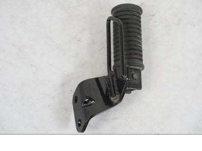 Framsidan på Fotpinne från en Suzuki VL 800 -2002 motorcykel.