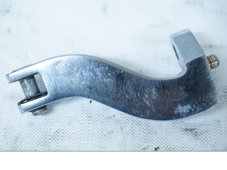 Baksidan på Fotpinnefäste från en H-D Street Glide FLHX -2009 motorcykel.