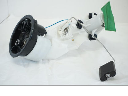 Framsidan på Bensinpump insprut från en BMW K 1600 -2015 motorcykel.