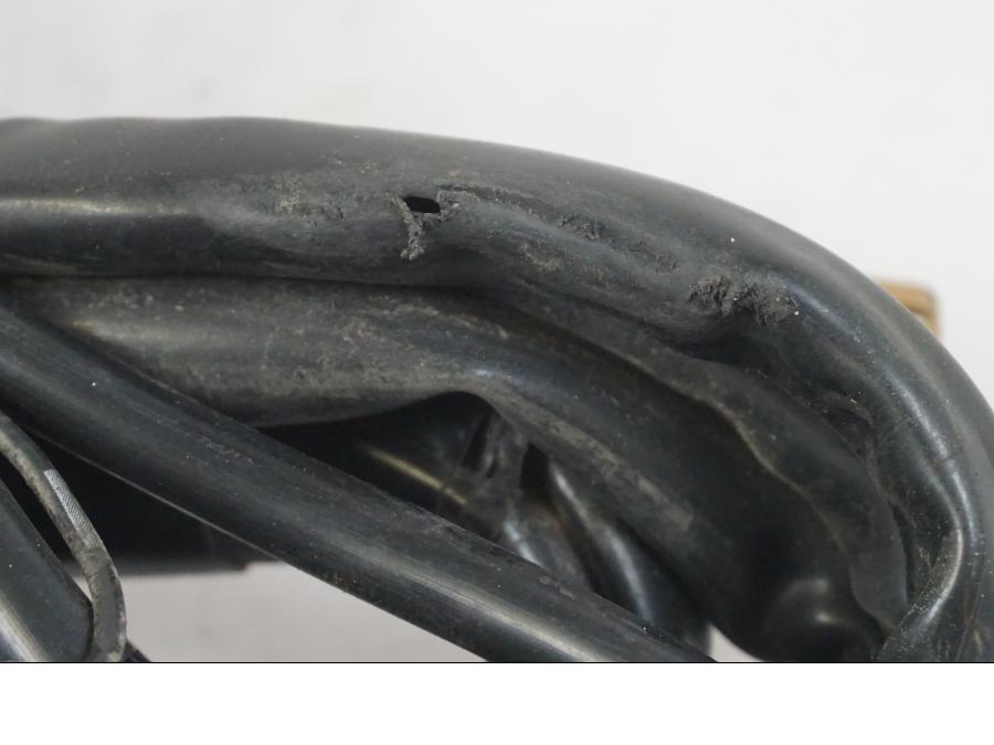 Snett uppifrån på Kablage från en Suzuki VZR 1800 -2009 motorcykel.