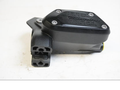 Baksidan på Kopplingshuvudcylinder från en BMW R 1200 RS -2015 motorcykel.