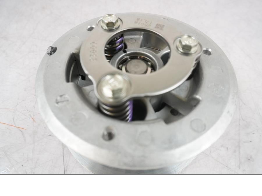 Snett nerifrån på Kopplingskorg från en Ducati Multistrada 1260 -2020 motorcykel.