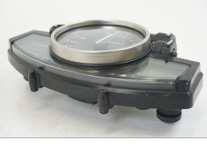 Höger sida på Instrumentpanel från en Yamaha YZF 1000 R1 -2004 motorcykel.