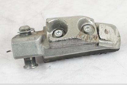 Vänster sida på Fotpinne från en Kawasaki Z 900 -2019 motorcykel.