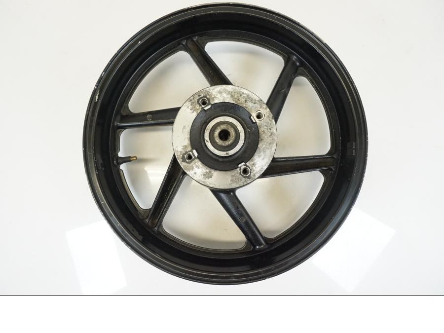 Framsidan på Fälg från en Honda CB 750 -2002 motorcykel.