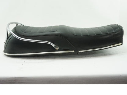 Framsidan på Sadel från en BMW R 90 -1975 motorcykel.