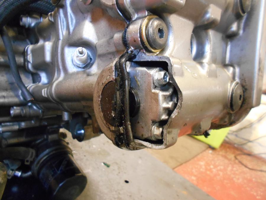 Snett uppifrån på Motor från en Suzuki DL 650 -2013 motorcykel.