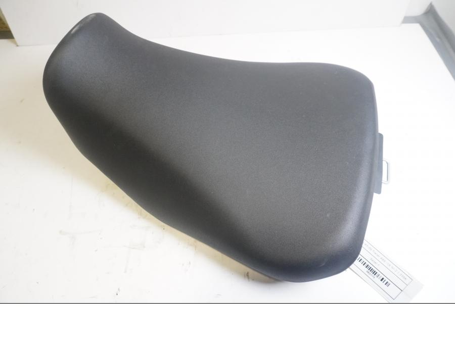 Framsidan på Sadel från en Yamaha MT-09 Tracer -2016 motorcykel.