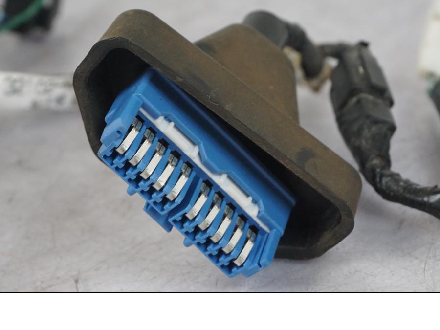 Höger sida på Instrumentkablage från en Honda CBR 1100 XX -1999 motorcykel.