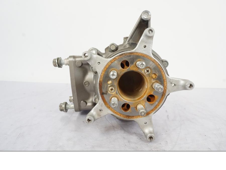 Vänster sida på Slutväxel från en Honda VFR 1200 -2010 motorcykel.