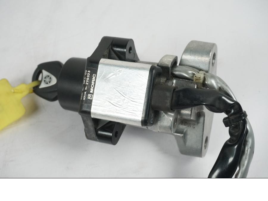 Höger sida på Låssats från en Yamaha XVS 1100 -2003 motorcykel.