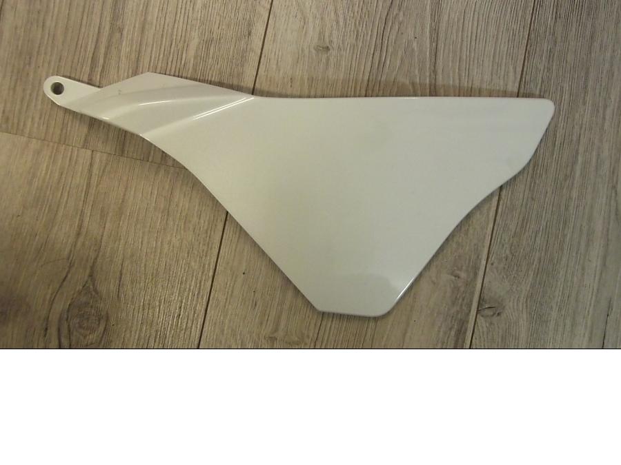 Framsidan på Sidopanel från en Yamaha YZF 1000 R1 -2015 motorcykel.