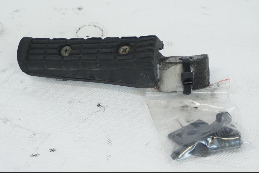 Framsidan på Fotpinne från en Yamaha TDM 850 -1998 motorcykel.