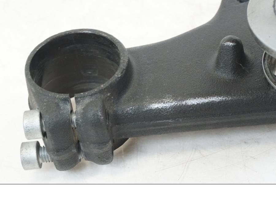 Snett nerifrån på Gaffelkrona från en BMW F 650 CS -2003 motorcykel.