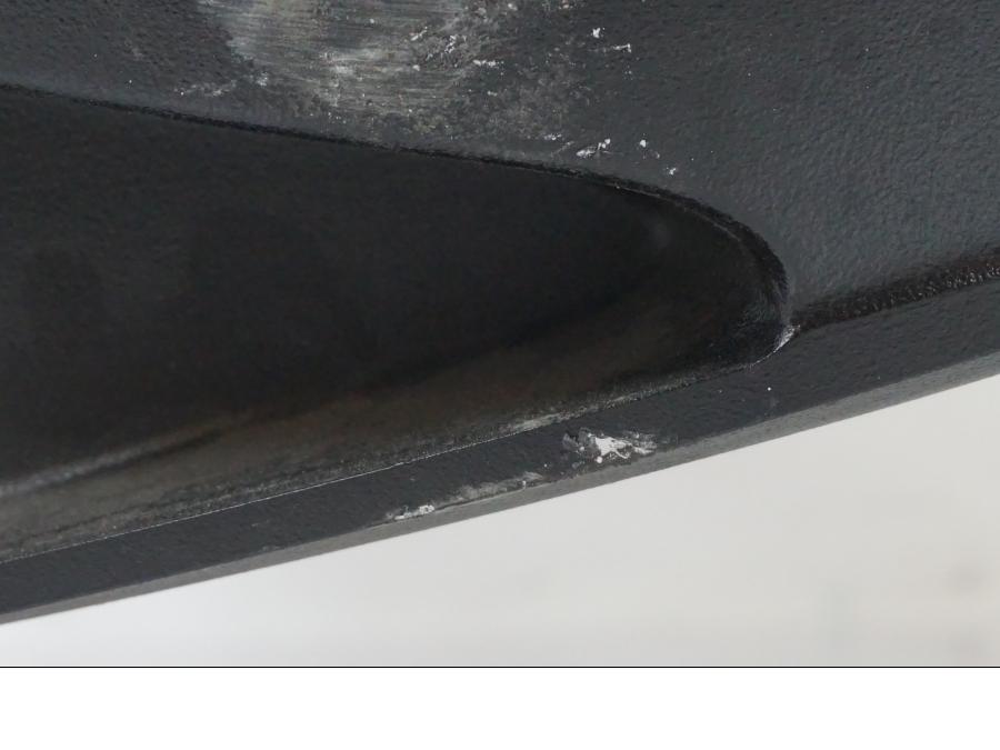 Snett uppifrån på Sving från en KTM 1290 Super Duke R EVO -2023 motorcykel.