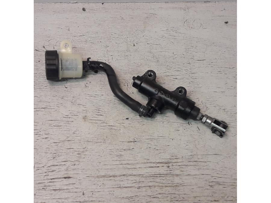 Framsidan på Bromshuvudcylinder från en Triumph Daytona 675 -2009 motorcykel.