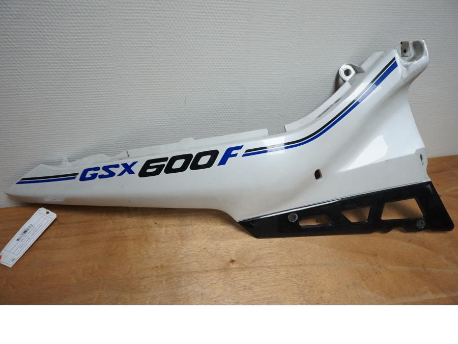 Framsidan på Bakvinge från en Suzuki GSX 600 F -1988 motorcykel.