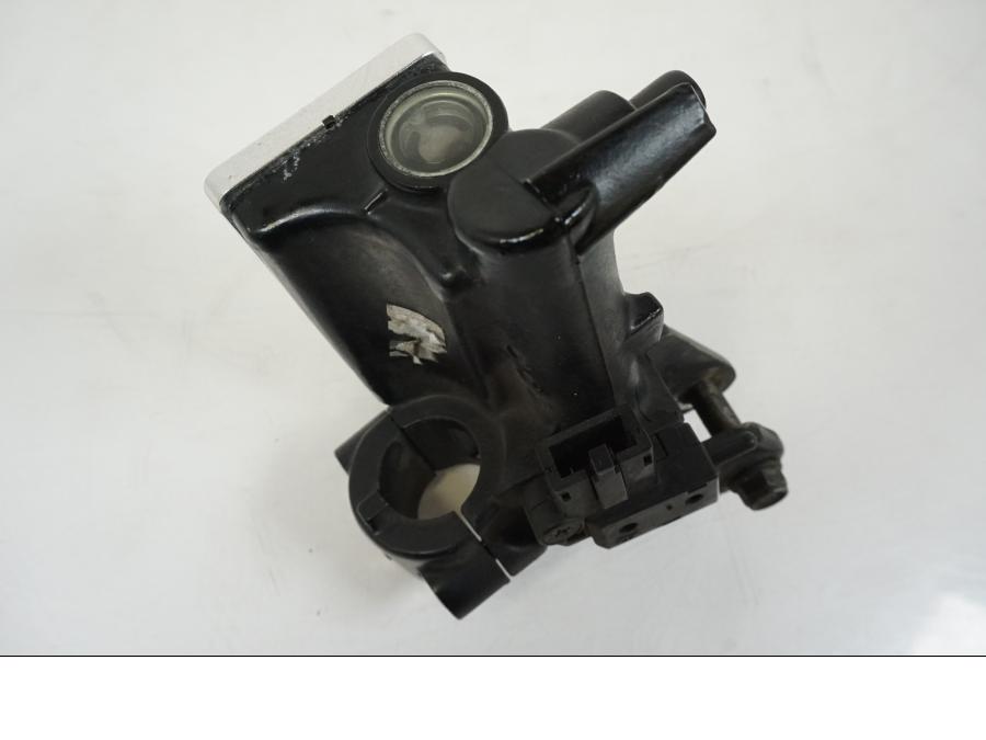 Snett uppifrån på Kopplingshuvudcylinder från en Kawasaki ZZR 1100 -1994 motorcykel.