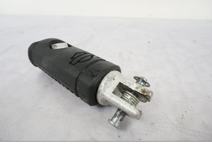 Snett uppifrån på Fotpinne från en H-D Softail Sport Glide FLSB -2022 motorcykel.