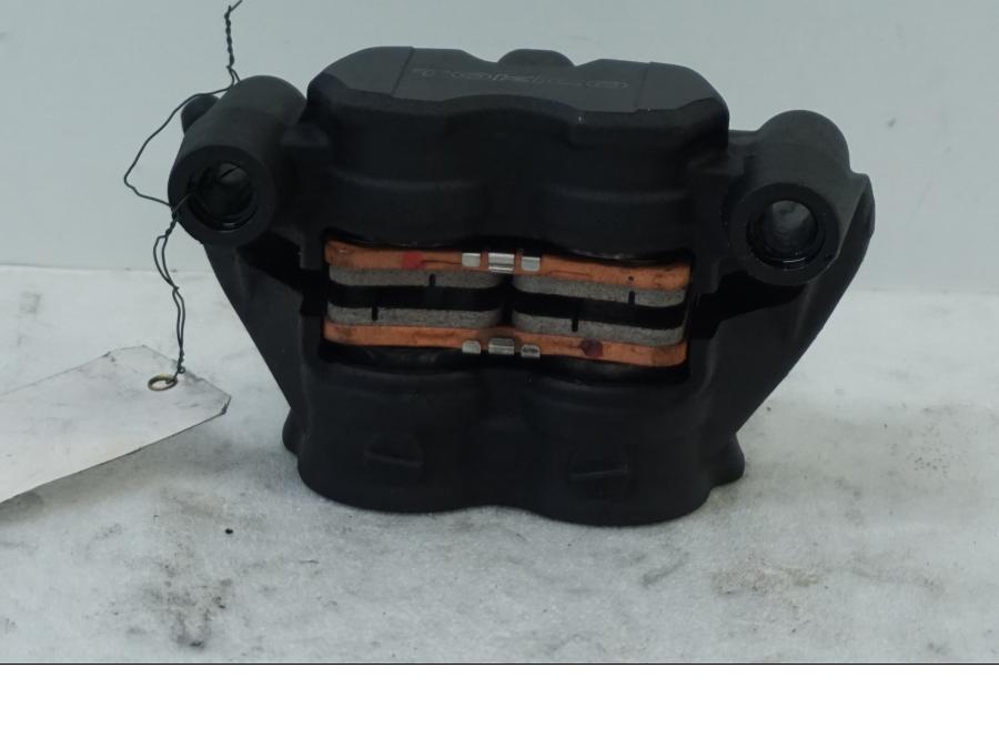 Vänster sida på Bromsok från en Suzuki DL 1000 -2016 motorcykel.