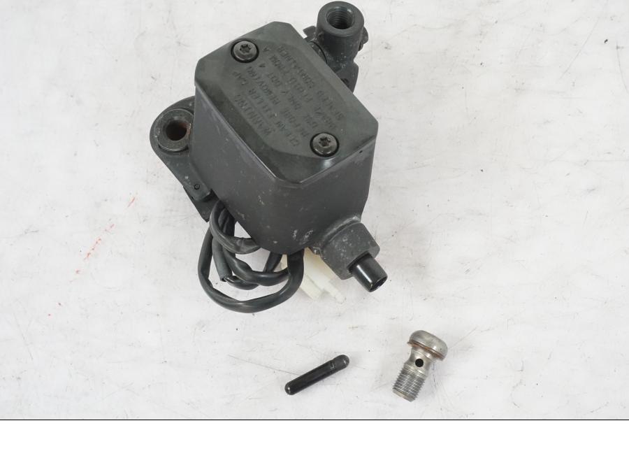 Framsidan på Bromshuvudcylinder från en KTM 690 Duke -2015 motorcykel.