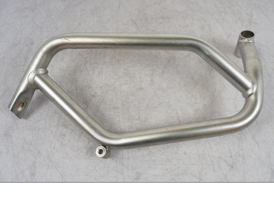 Vänster sida på Motorskyddsbåge från en BMW R 1250 GSA -2024 motorcykel.