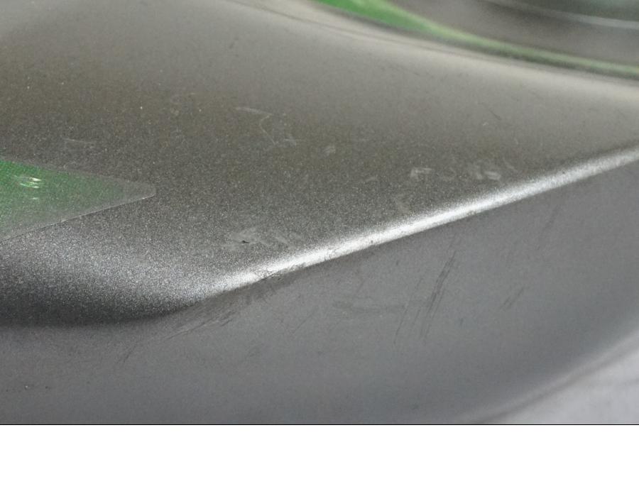 Snett nerifrån på Bakvinge från en Kawasaki Z 900 -2019 motorcykel.