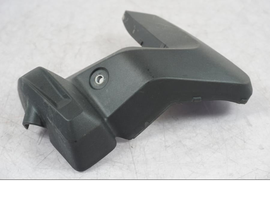 Snett uppifrån på Ventilkåpskydd från en BMW R 1250 GSA -2024 motorcykel.