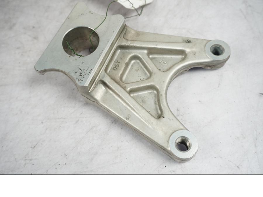 Framsidan på Bromsoksfäste från en Yamaha YZF 1000 R1 -2001 motorcykel.