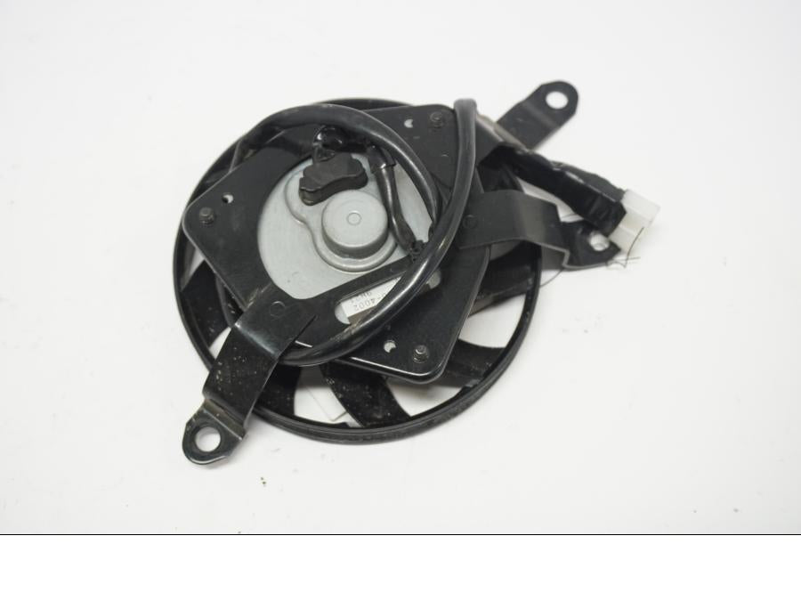 Framsidan på Vattenkylfläkt från en Yamaha FZ1-SA -2007 motorcykel.