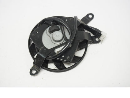 Framsidan på Vattenkylfläkt från en Yamaha FZ1-SA -2007 motorcykel.