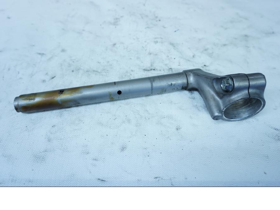 Framsidan på Styre från en Honda VFR 750 -1992 motorcykel.