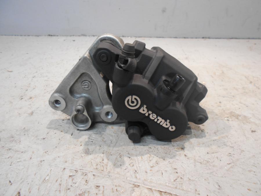 Framsidan på Bromsok från en BMW K 1600 -2015 motorcykel.