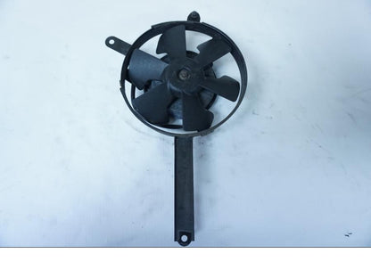 Baksidan på Vattenkylfläkt från en Yamaha YZF 1000 R -1997 motorcykel.