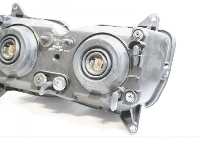 Vänster sida på Strålkastare från en Honda CBR 900 RR -1997 motorcykel.