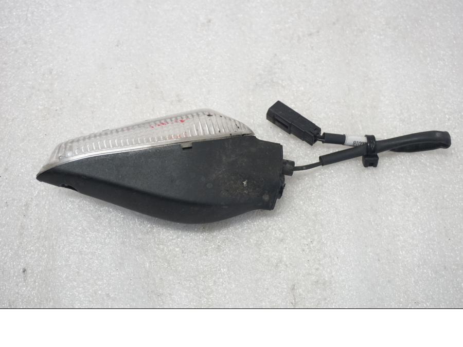 Baksidan på Blinkers från en Ducati Monster 796 -2013 motorcykel.