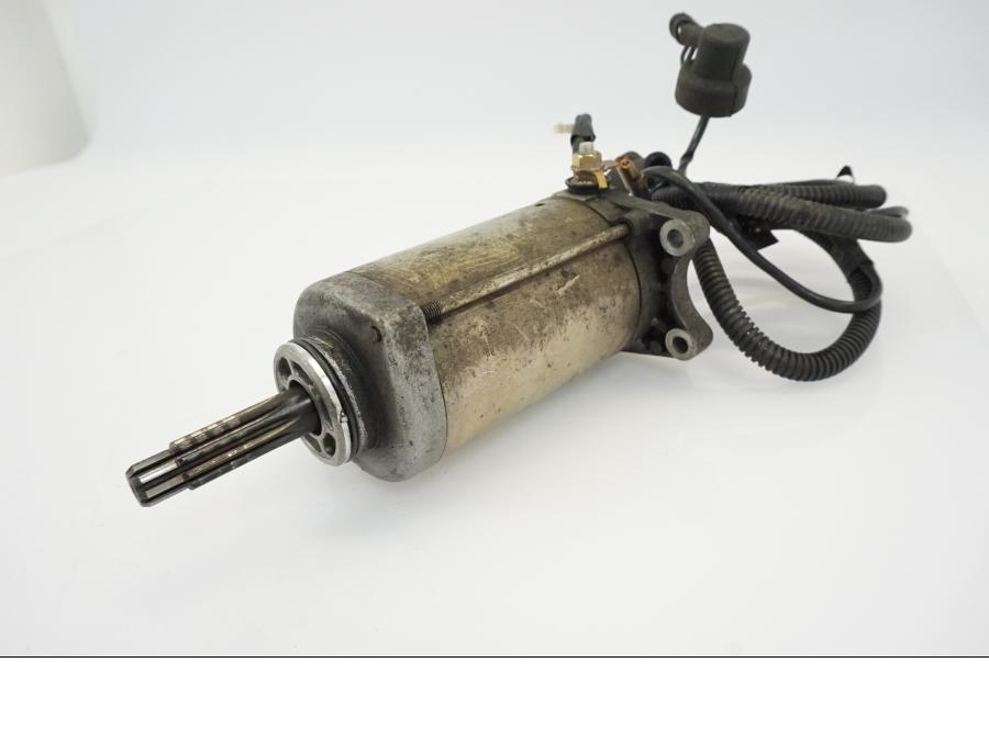 Snett uppifrån på Startmotor från en Suzuki TL 1000 S -1997 motorcykel.