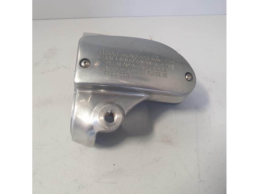 Höger sida på Kopplingshuvudcylinder från en Yamaha XV 1900 -2008 motorcykel.