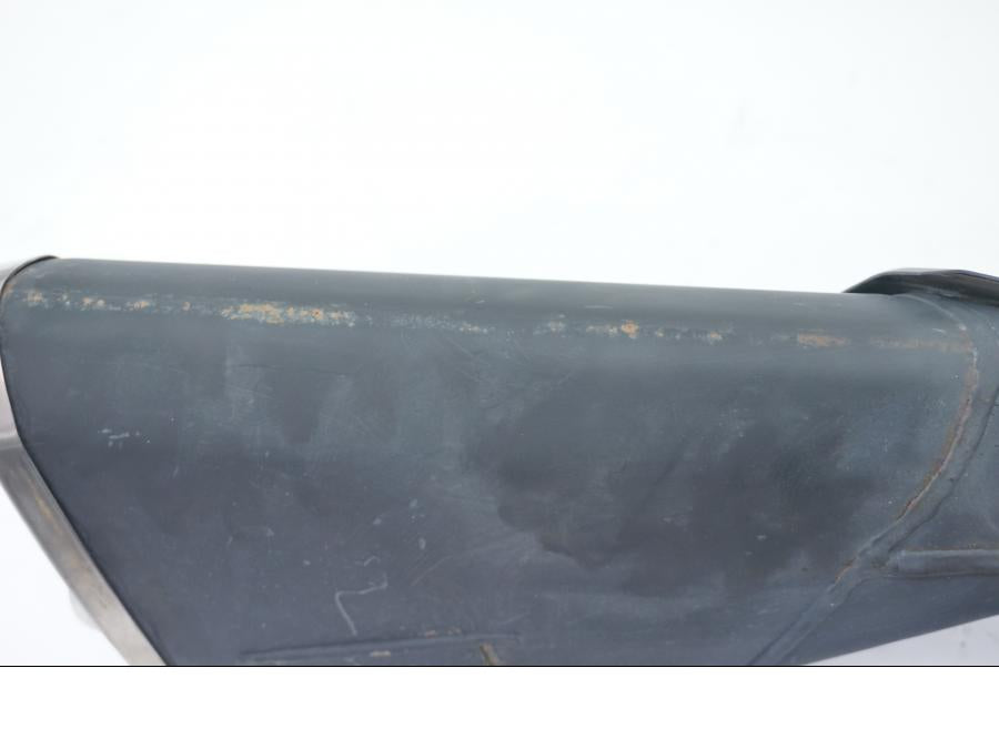 Snett uppifrån på Ljuddämpare från en Kawasaki Z 800 -2013 motorcykel.