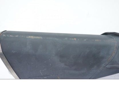 Snett uppifrån på Ljuddämpare från en Kawasaki Z 800 -2013 motorcykel.