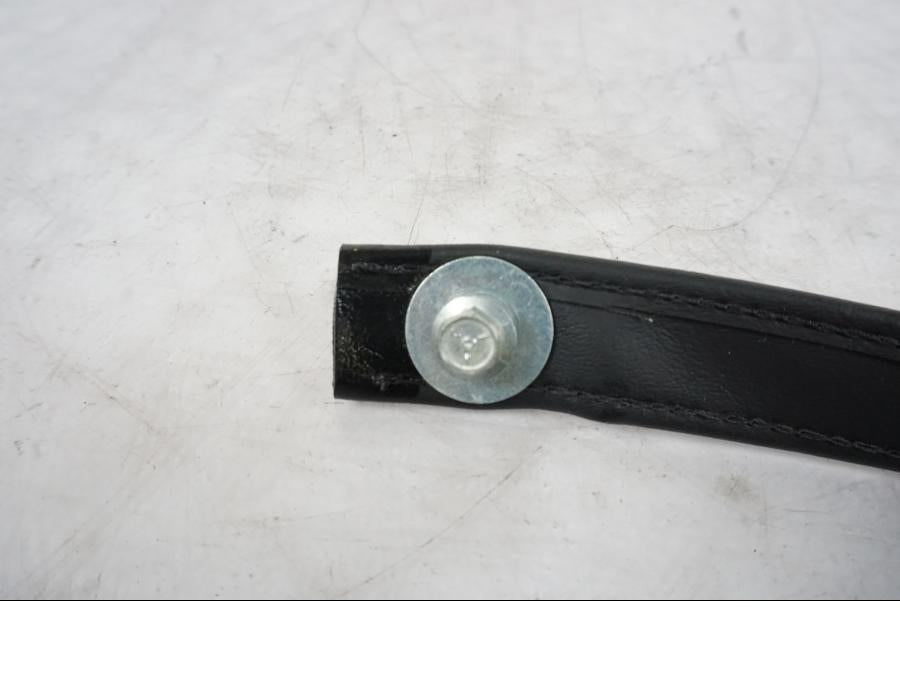 Höger sida på Sadelrem från en H-D Softail Sport Glide FLSB -2022 motorcykel.