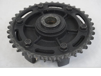 Baksidan på Drevfäste från en Yamaha XJR 1300 -2002 motorcykel.