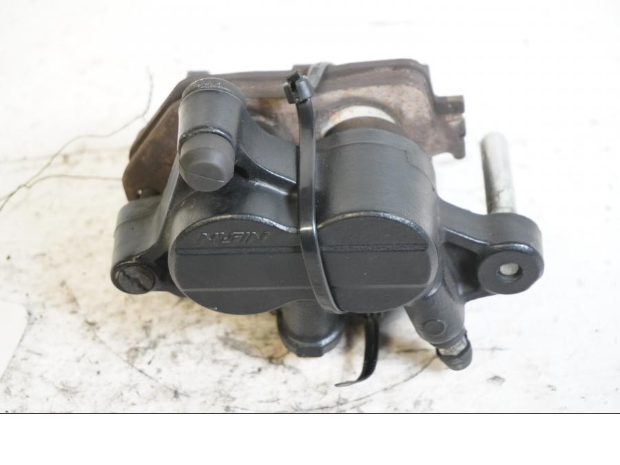 Framsidan på Bromsok från en Triumph Bonneville -2012 motorcykel.