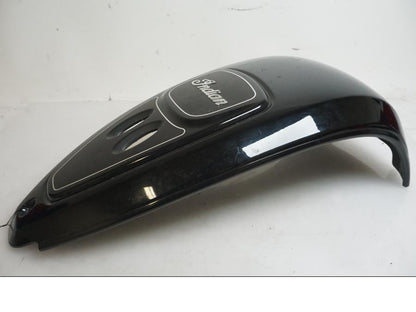 Snett nerifrån på Bensintankskåpa från en Indian Chieftain Dark Horse -2019 motorcykel.