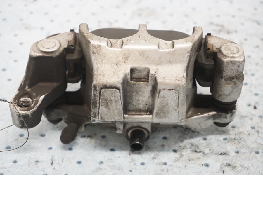 Höger sida på Bromsok från en Yamaha XV 1600 -1999 motorcykel.