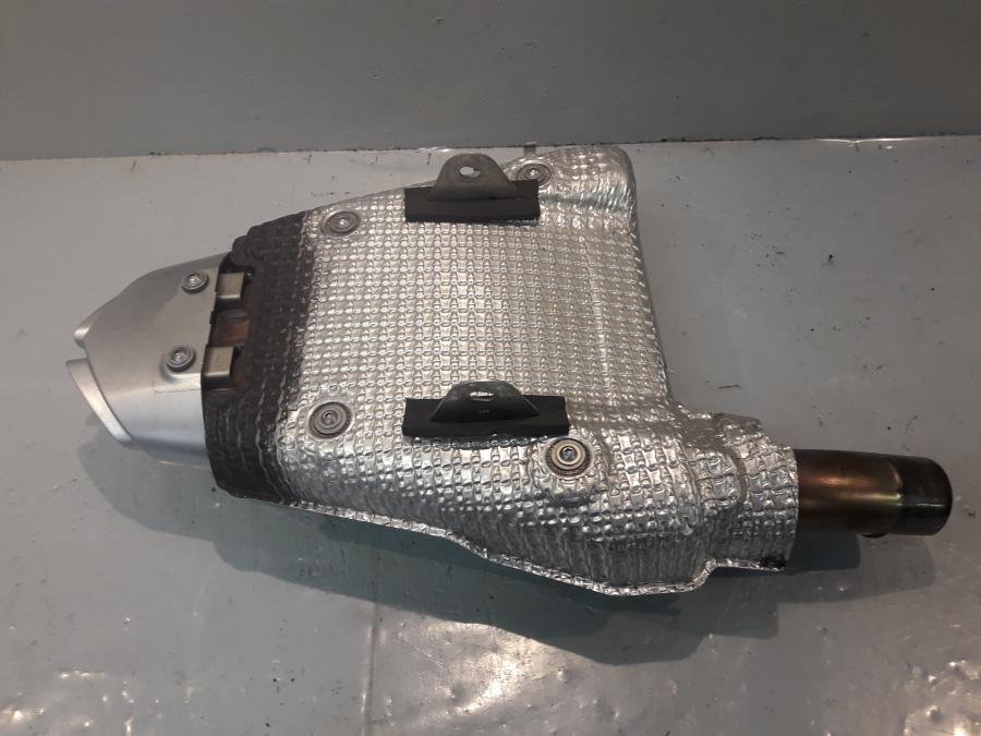 Framsidan på Ljuddämpare från en Kawasaki ZX-6R -2008 motorcykel.