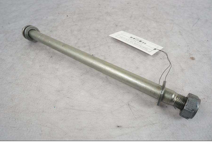 Framsidan på Axel från en Triumph Bonneville T120 -2021 motorcykel.