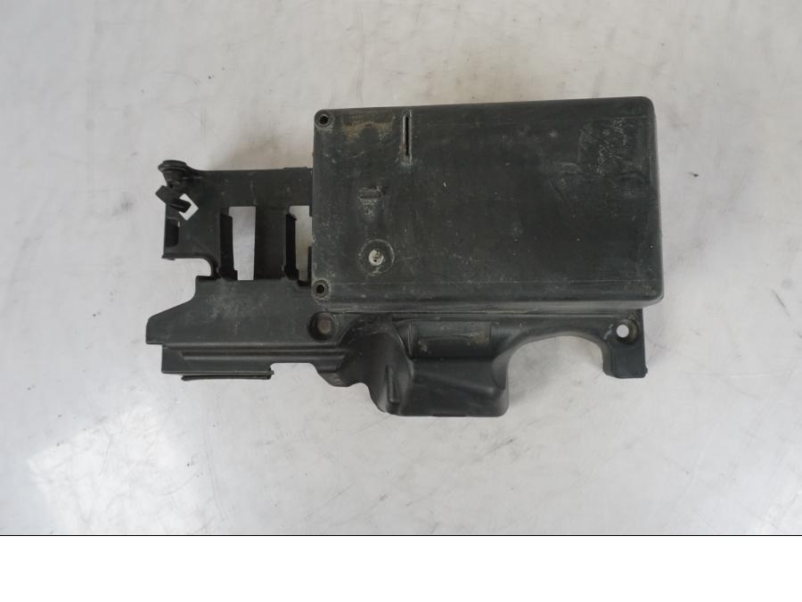 Extrabild1 på Batterihållare från en Kawasaki Versys 650 -2014 motorcykel.