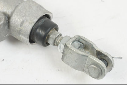 Baksidan på Bromshuvudcylinder från en Suzuki VZR 1800 -2009 motorcykel.